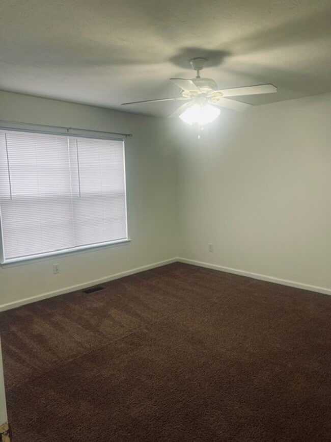 Building Photo - Jordans Crossing