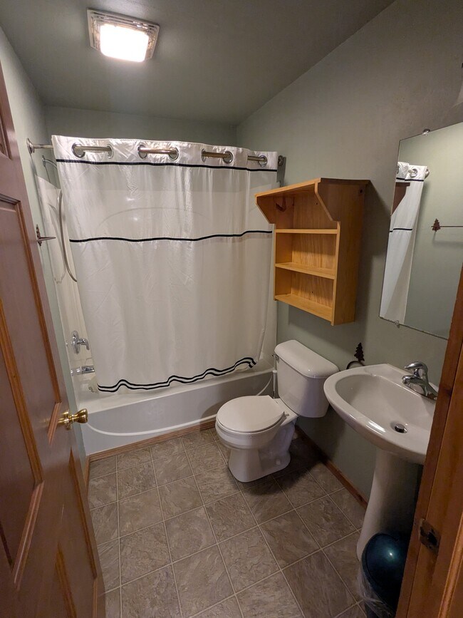 Building Photo - 725 Skatepark Court