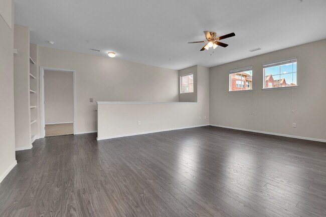 Building Photo - $1,800 - 1 Bed, 1.5 Bath Condo in Denver with In Unit Laundry in Great Location!