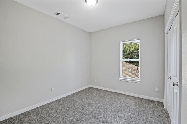 Building Photo - 1625 Emery St