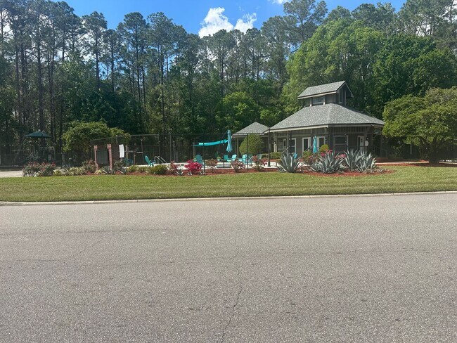 Building Photo - Sprawling Brick Home, Beautiful Water View...