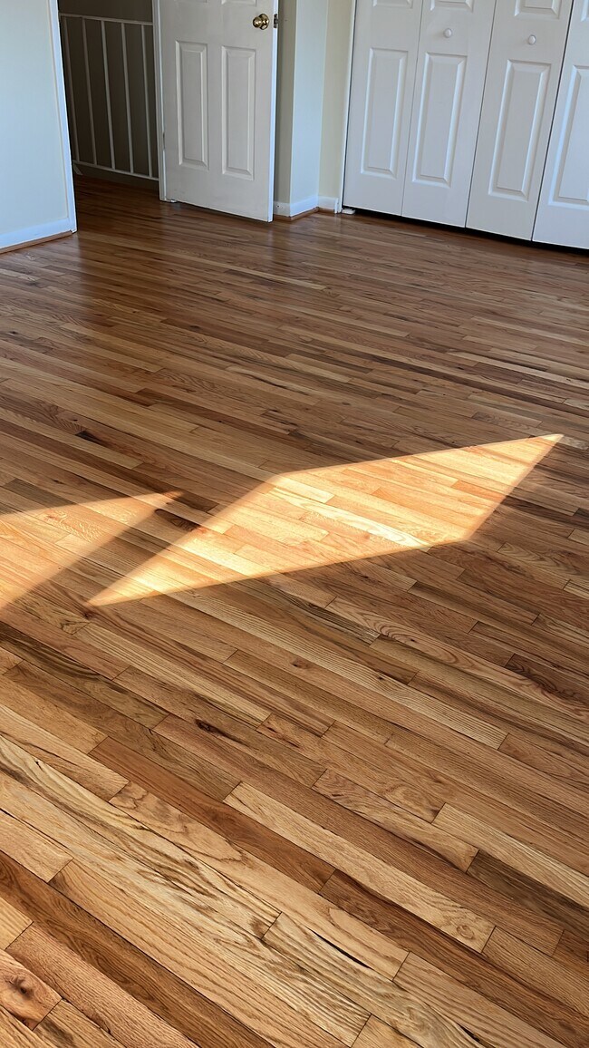 Building Photo - 2 Wimbledon Ln