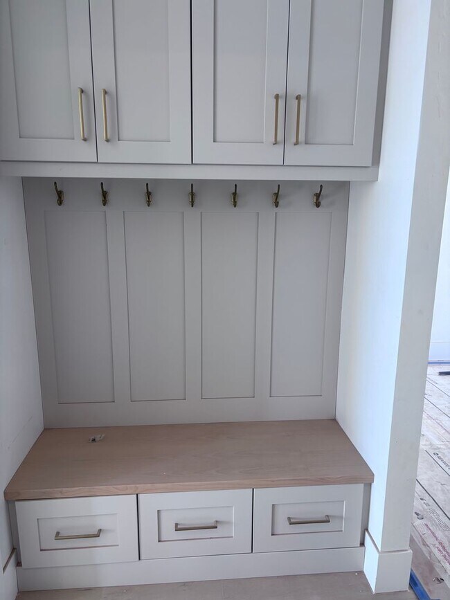 Building Photo - Luxury Living Near Sand Hollow – Spacious Home with RV Garage & Pool!