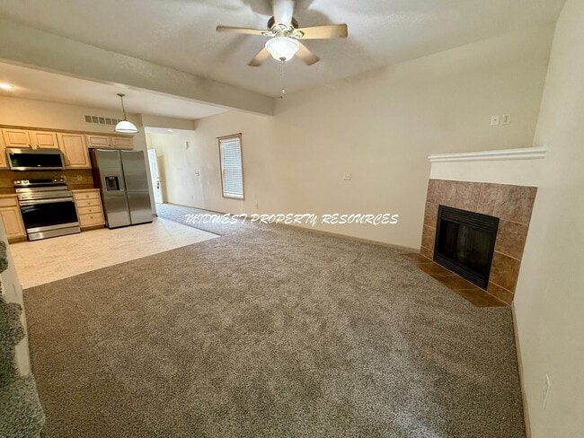 Building Photo - Highly Desired 3 Bd End Unit For Lease