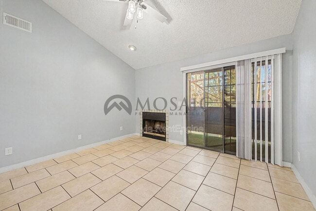 Building Photo - 533 W Guadalupe Rd