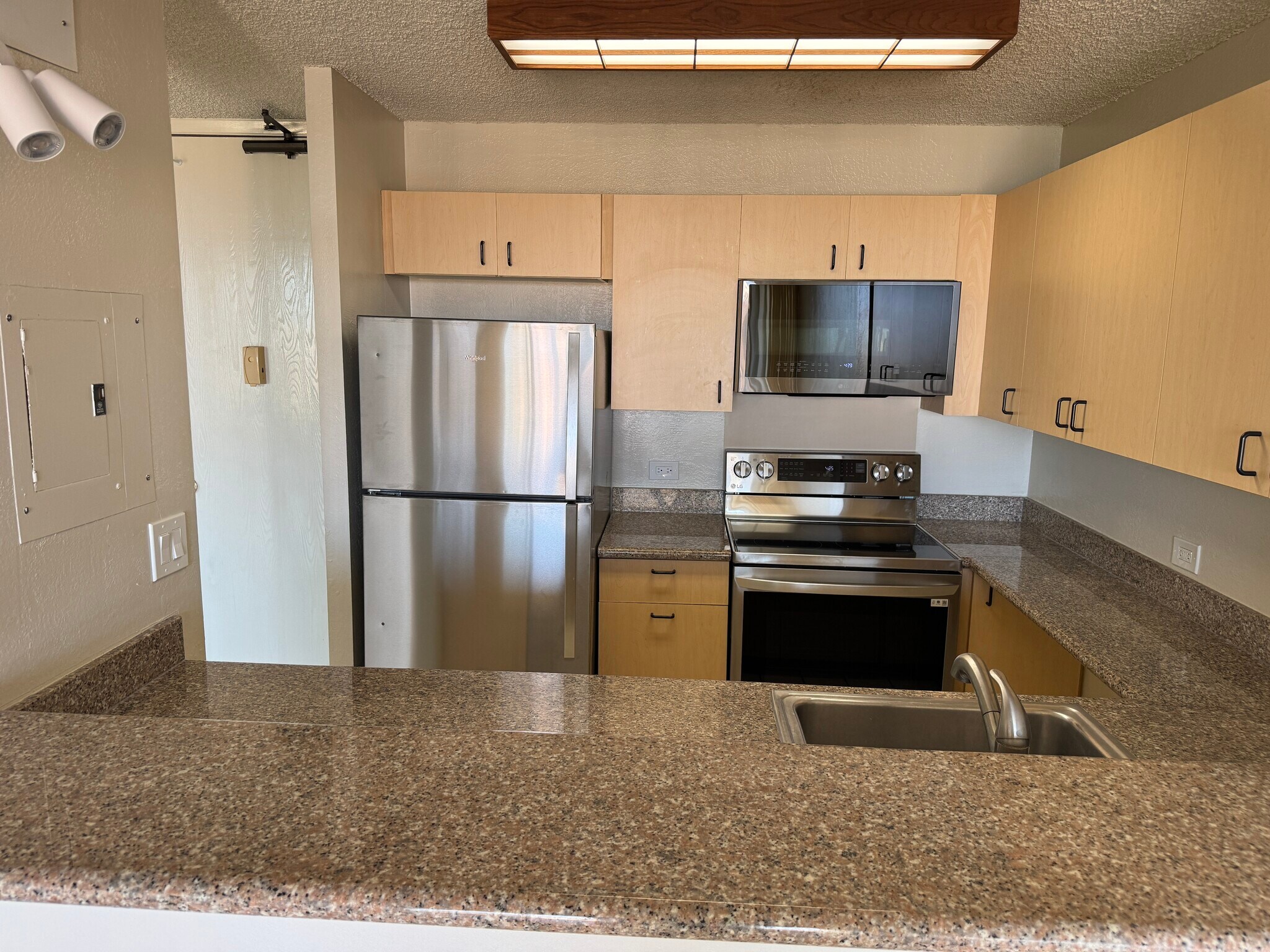 Building Photo - 98-410 Koauka Loop