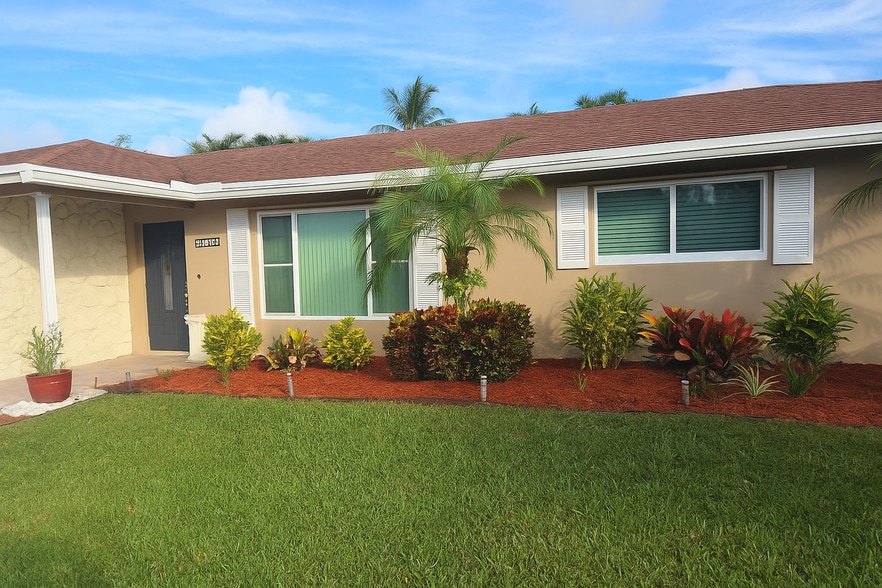 Building Photo - 44 W Arch Dr