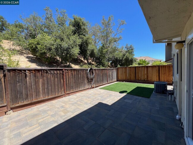 Building Photo - 1115 Crest Ridge Ln
