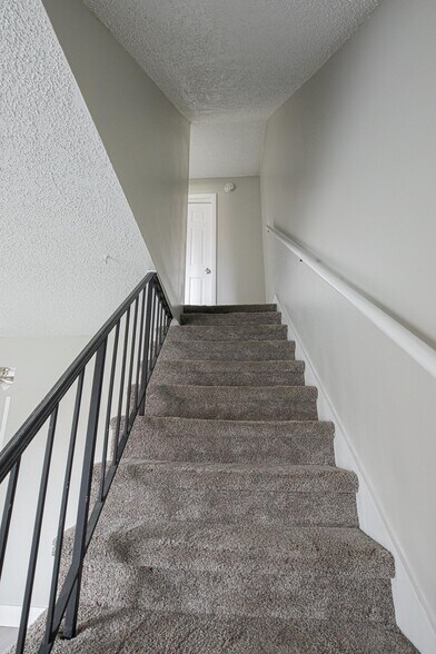 Building Photo - 905 N Mercer St