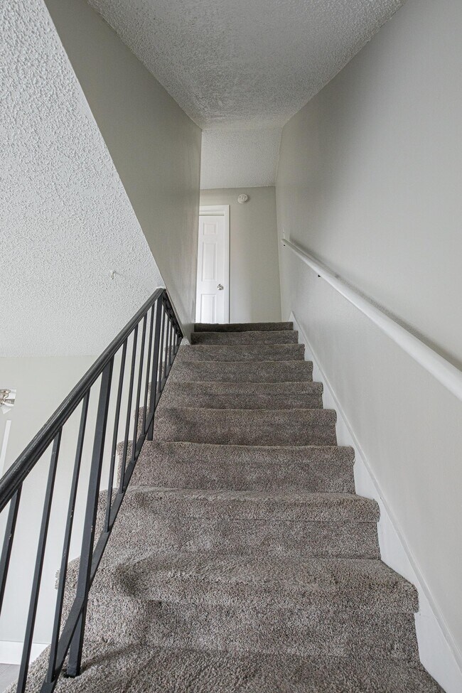 Building Photo - 905 N Mercer St