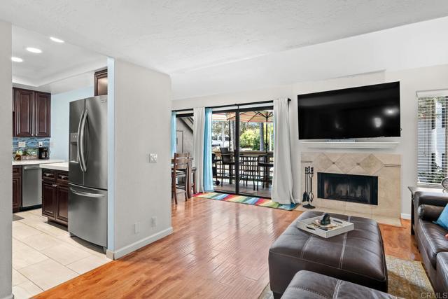 Building Photo - 520 Via De La Valle