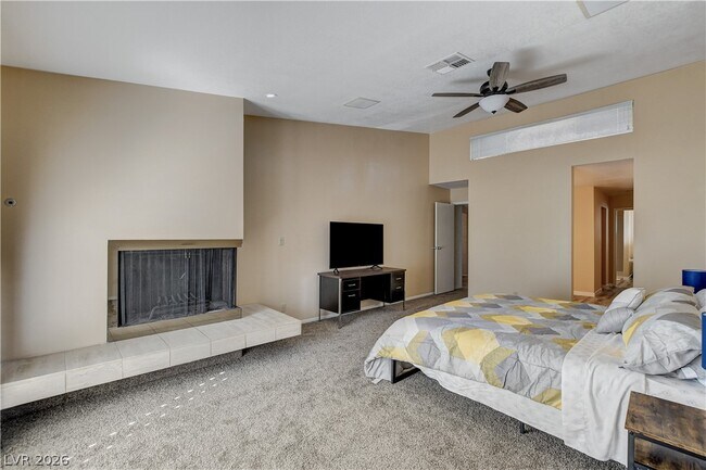 Building Photo - 3223 Pinehurst Dr
