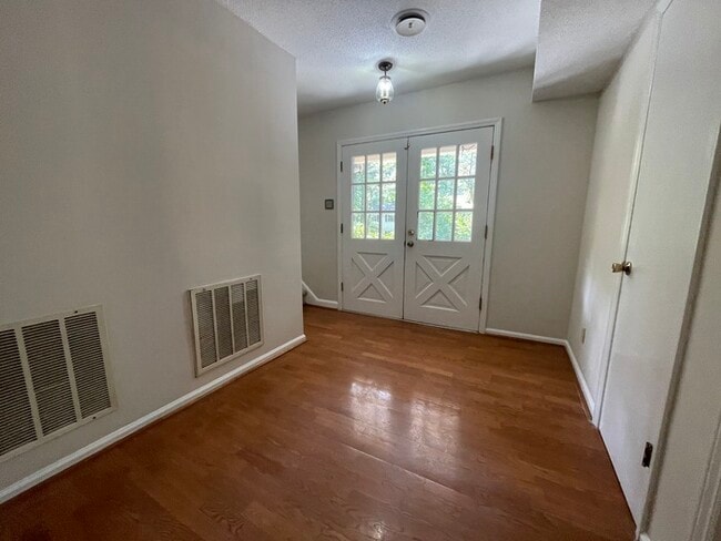 Building Photo - Chapel Hill 4 Br Home For Rent