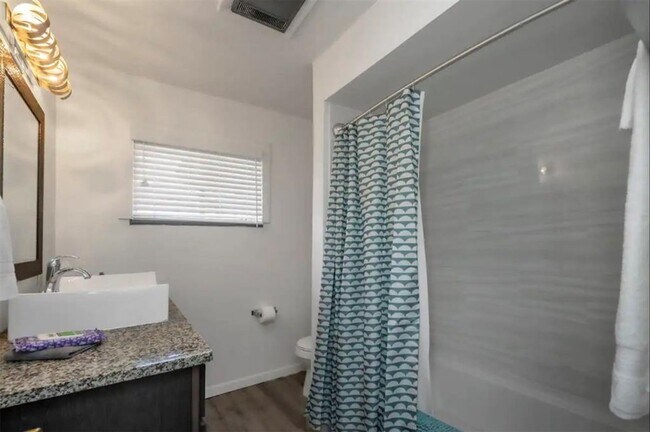 Building Photo - Fully Furnished Home in Putnam Heights + A...