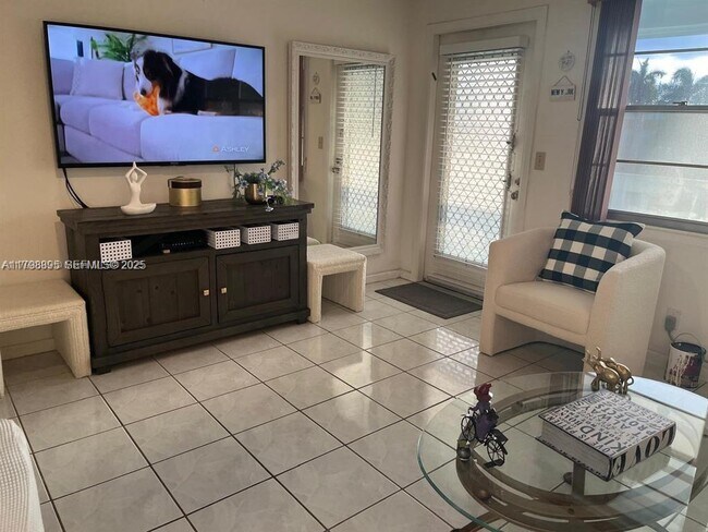 Building Photo - 17 Westbury E