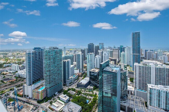 Building Photo - 1425 Brickell Ave
