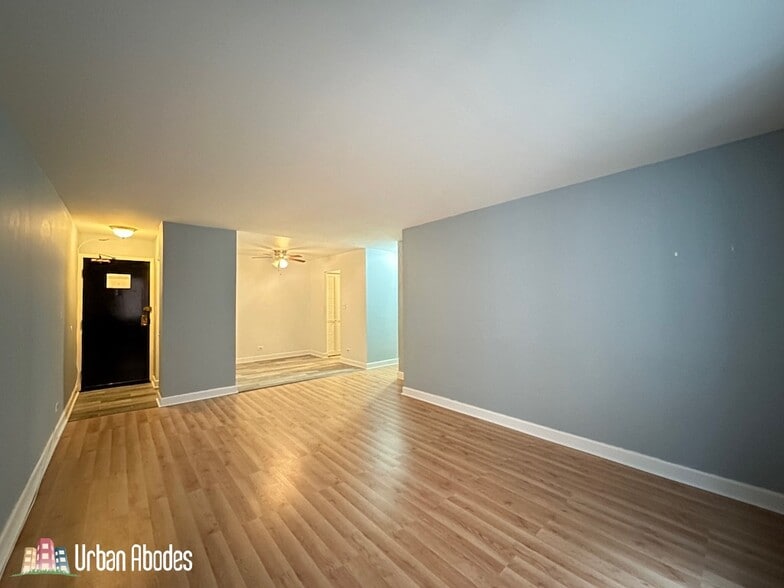 Building Photo - 672 W Sheridan Rd