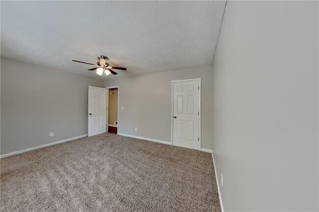 Building Photo - 6015 Sumit Ct NW