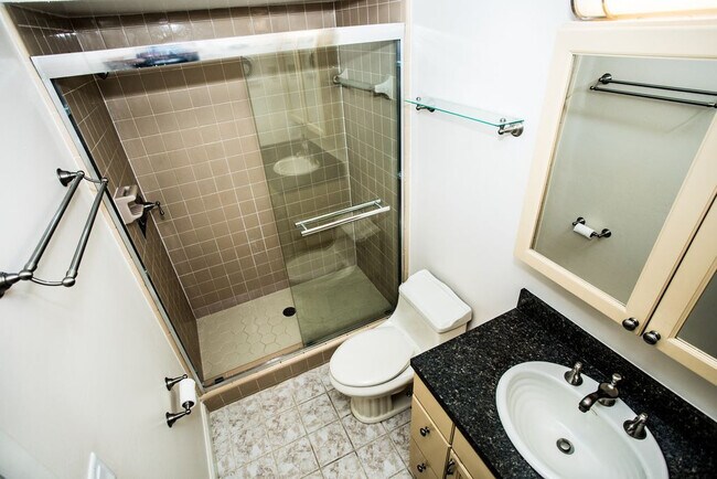 Building Photo - 3 Bedroom, 2 Bath Single Family Pool Home ...
