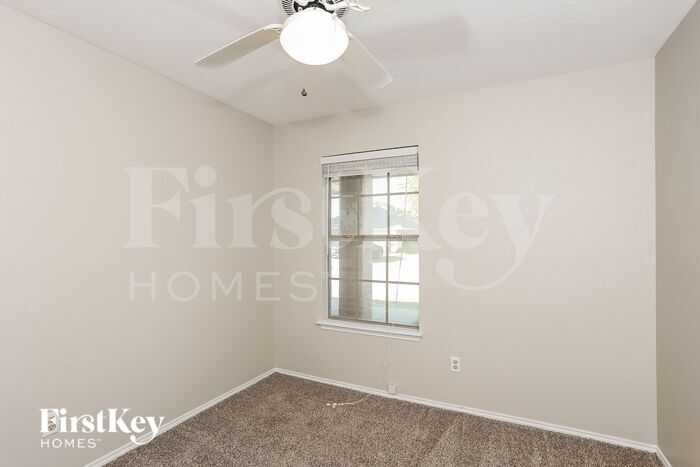 Building Photo - 1110 Valley Branch Dr