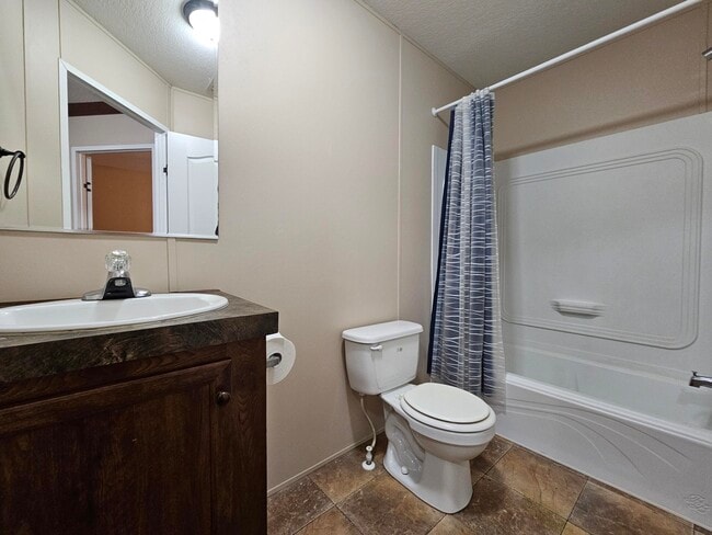 Building Photo - 8415 Verano St