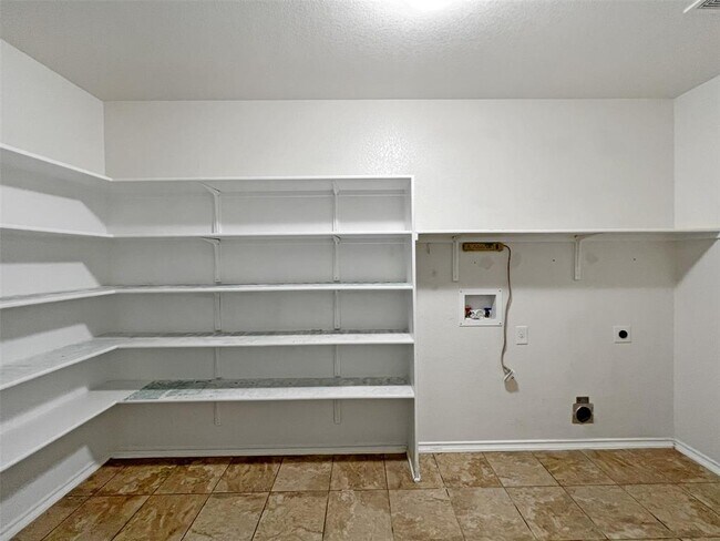 Building Photo - 2107 Outpost Dr