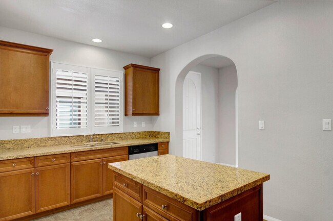 Building Photo - 607 Calle Vibrante