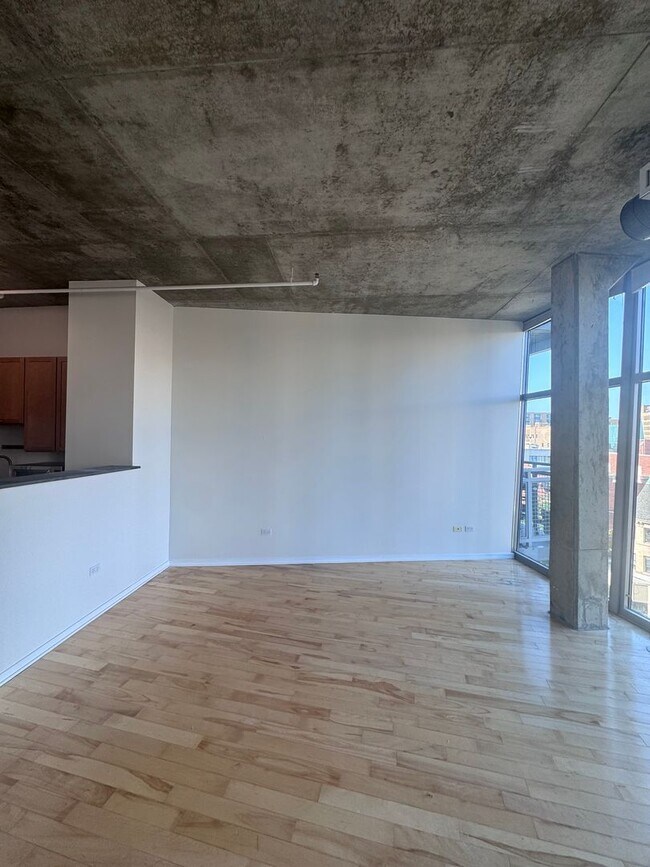 Building Photo - Luxury Living by the Lake | 2BR/2BA Condo ...