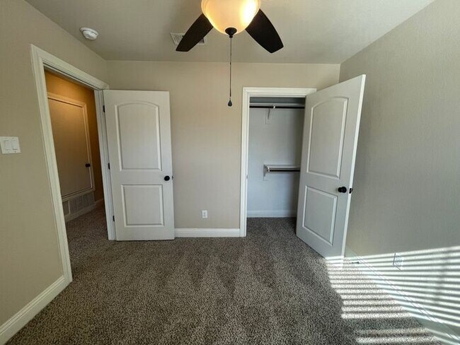 Building Photo - 3BD/2.5BA Benbrook Townhome – 9-Ft Ceilings, Granite Kitchen, Walk-In Master Shower, Attached Gar...