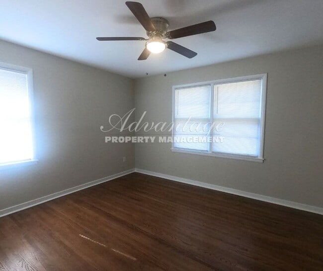 Building Photo - Beautiful, Fully Renovated 3-bedroom, 2-bath