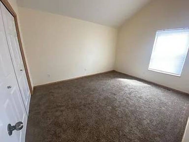 Building Photo - 2-Bedroom Townhouse Available for Rent!