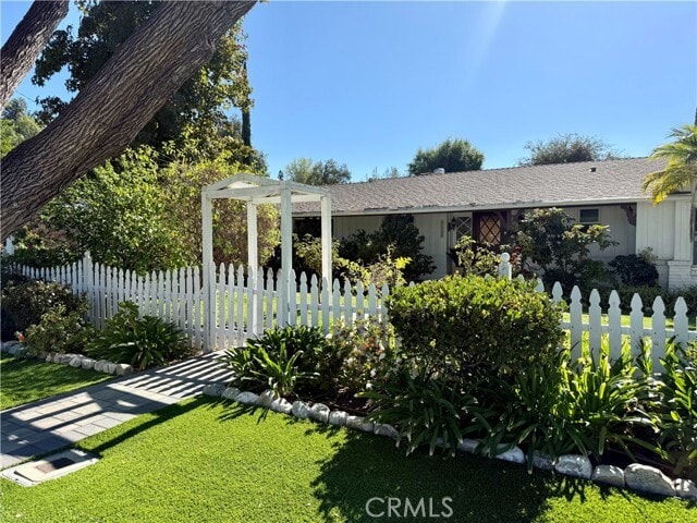 Building Photo - 22346 Burbank Blvd