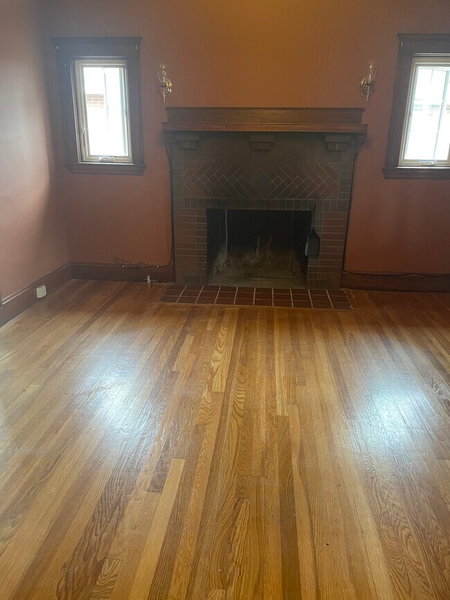 Building Photo - 202 High St