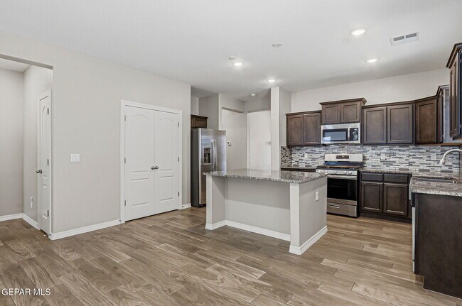 Building Photo - 14828 Tierra Coruna Ave