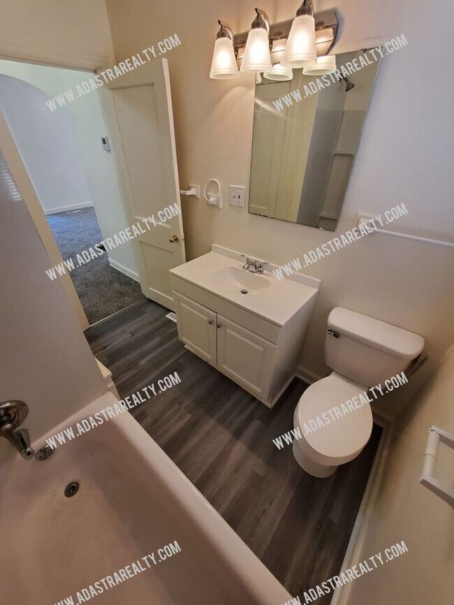 Building Photo - Affordable Home in KCMO-Available in JULY!!