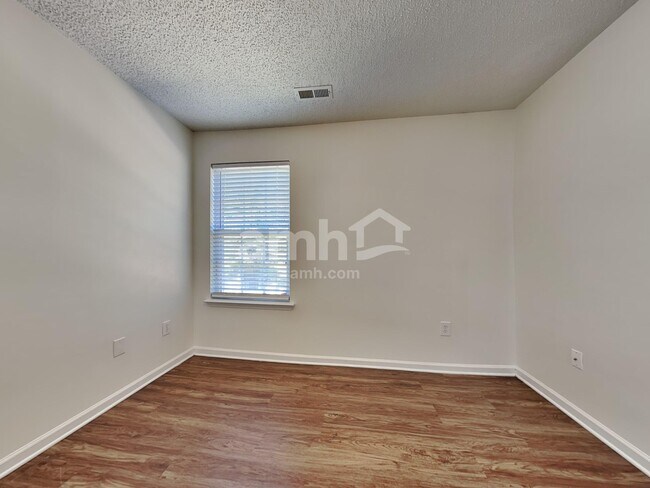 Building Photo - 6527 Forest Cross Dr