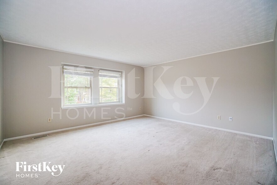 Building Photo - 5586 Edie Dr