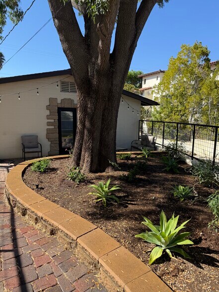 Building Photo - 328 East Carrillo Street