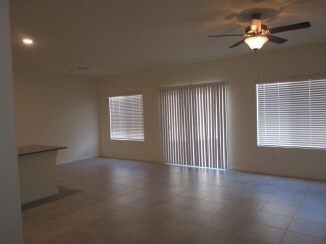 Building Photo - 420 Canary Song Dr