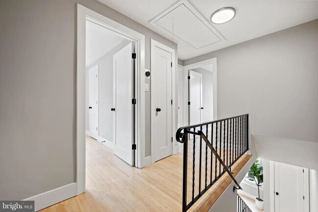 Building Photo - 28 Kennedy St