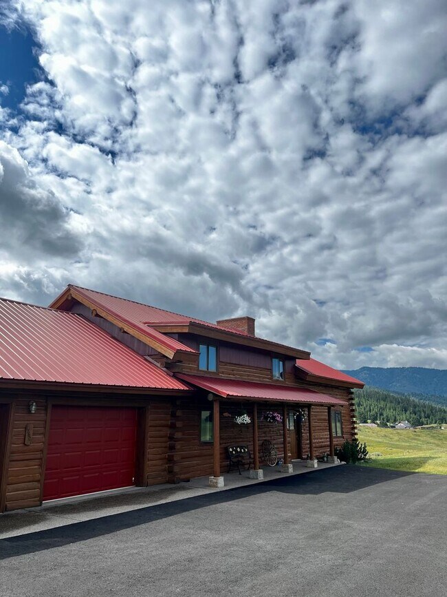 Fully Furnished Cabin Available 10 Minut... 17601 Timberline Creek