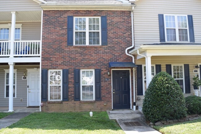 Primary Photo - Spacious 2BR 2BA Townhome In Prime Location!