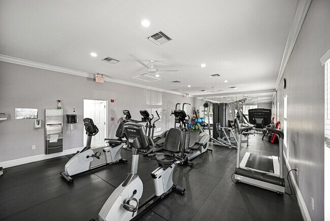 Building Photo - 6279 Bay Club Dr