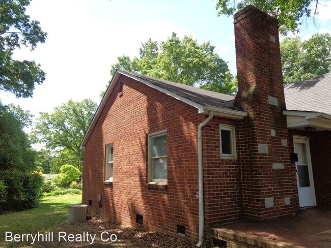 Building Photo - 2 br, 1 bath House - 3900 Admiral Ave.