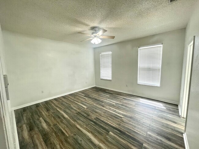 Building Photo - 611 Terranova Dr