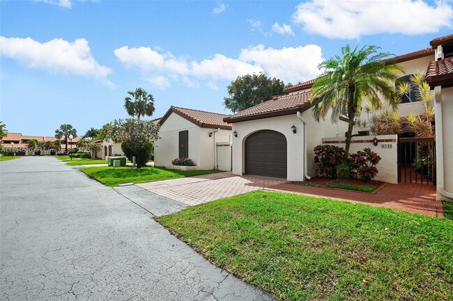 Building Photo - 9340 NW 48th Doral Terrace
