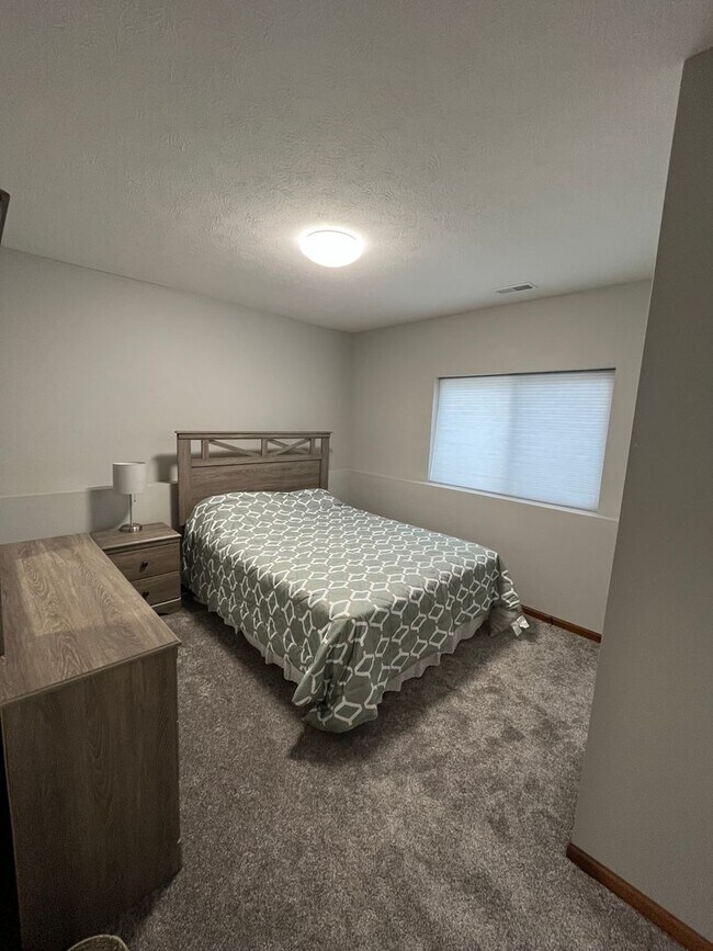 Building Photo - 7825 Yankee Woods Dr