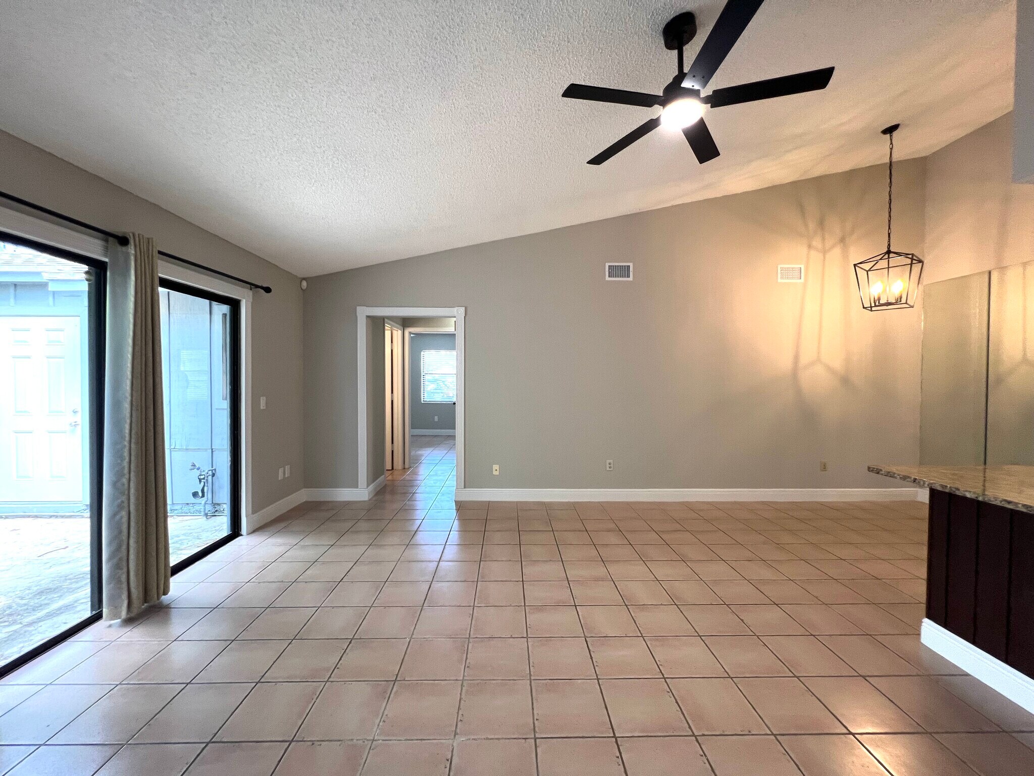 Building Photo - 1077 Goldenrod Rd