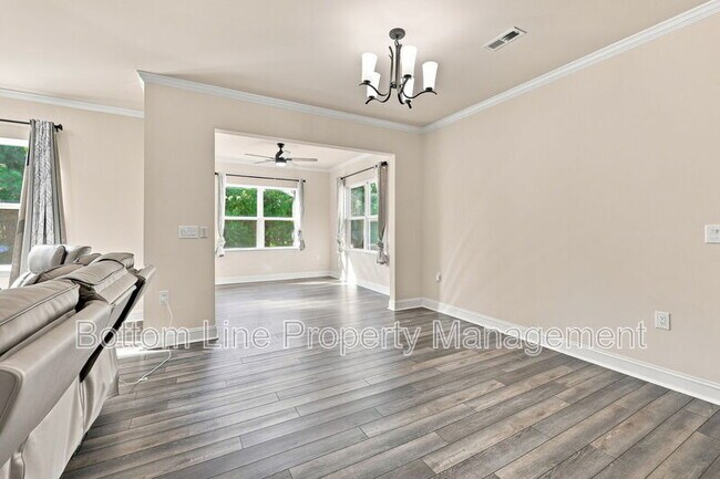 Building Photo - 2230 Bethpage Dr