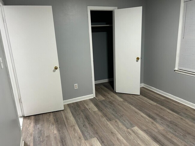 Building Photo - 614 Miller Ave